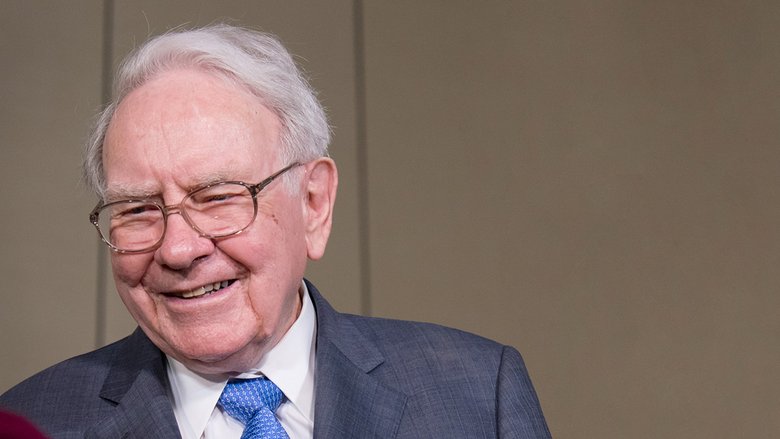 Buffett all'Annual Meeting 2025: cash record, tariffe e il futuro di Berkshire