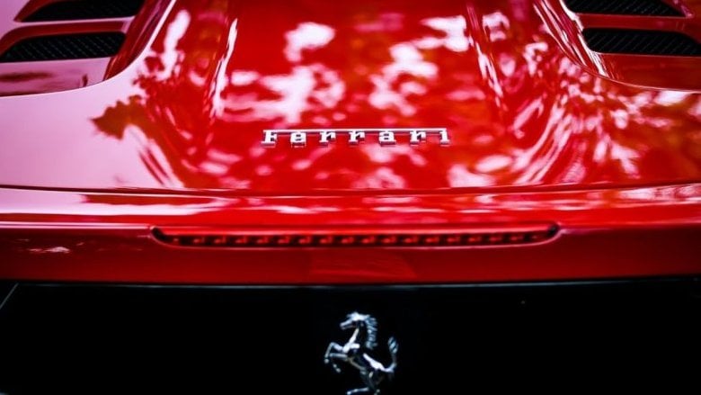 Ferrari e Lamborghini ostaggi di una guerra commerciale che l'Italia sa solo subire