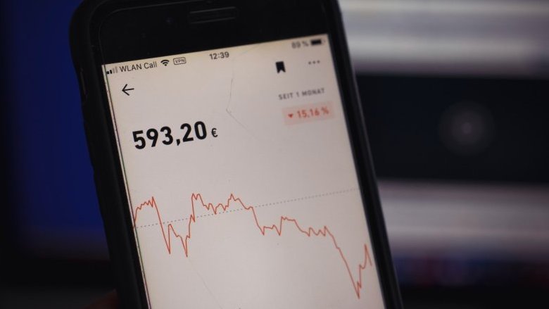 Titoli tech sotto pressione, i mercati ripensano il ruolo dell'AI