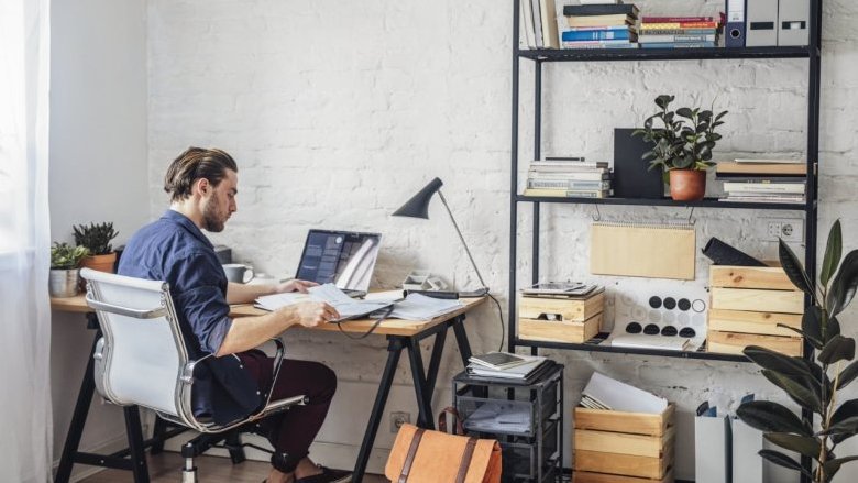 Avere un lavoro non basta più. Perché in Italia i salari ti rendono povero lo stesso?