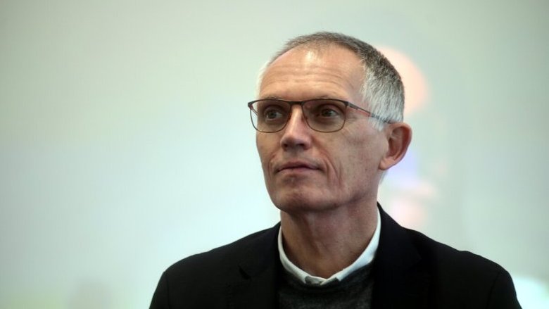UniCredit e Stellantis: l'instabilità dei vertici tra strategie altalenanti e liquidazioni milionarie