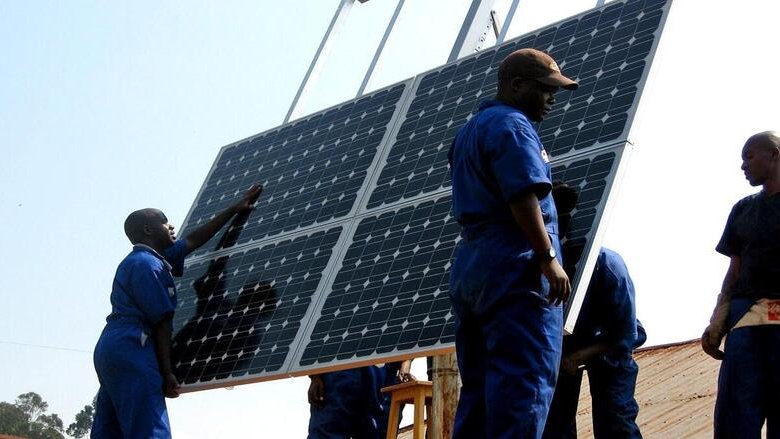 La Cina domina il settore mondiale dell'energia solare ma la sua industria locale è nei guai