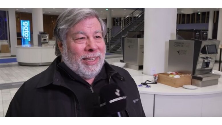 Steve Wozniak scatenato contro Musk: «Se vuoi vedere come può ucciderti l'intelligenza artificiale compra una Tesla»