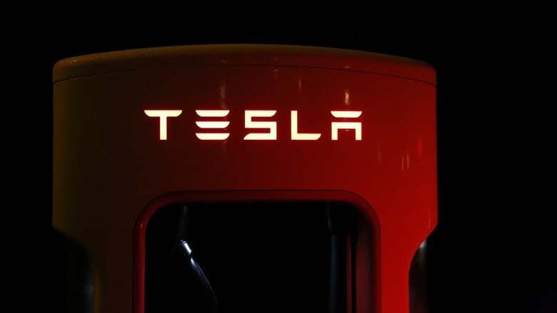 Azioni Tesla a un bivio decisivo. Cosa può accadere sopra 432,85 dollari?