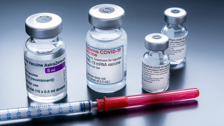 Covid, Stati UE vogliono rinegoziare contratti vaccini: il no di Big Pharma