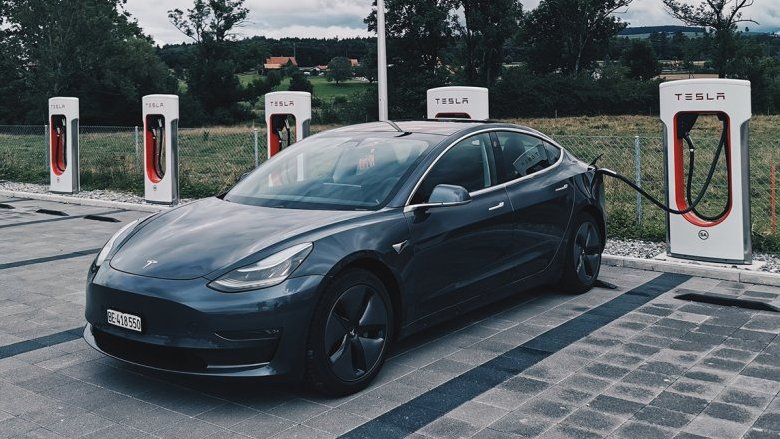 Ecco come la Cina è riuscita a battere la Germania nello sviluppo delle auto elettriche