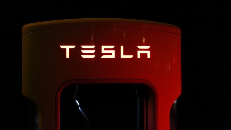 È l'inizio della fine per Tesla. Musk licenzia il 10% dei suoi dipendenti, ma è solo l'inizio