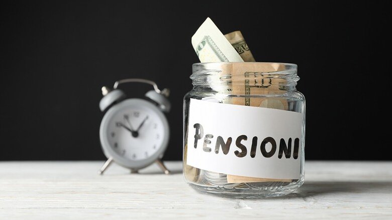 Se investi €100 al mese in ETF vai in pensione con €500 in più