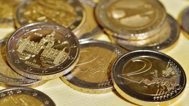 Stablecoin e sterlina: il costo dell'attendismo britannico