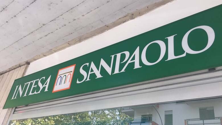 Intesa Sanpaolo paga quasi l'8% di dividendo. Ecco il “trucco” che devi conoscere