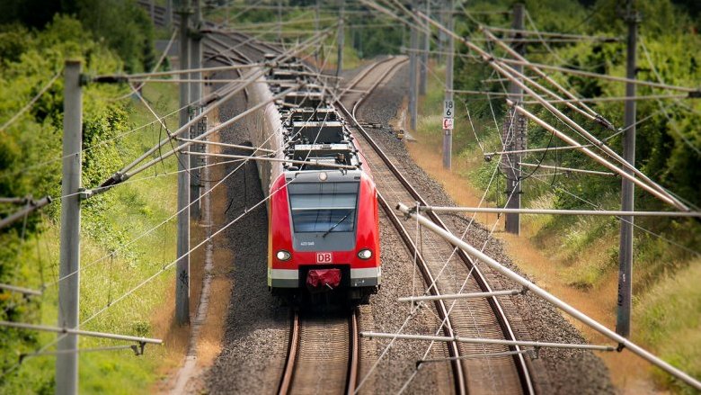 Incidente a Brandizzo, il senso di responsabilità che manca e l'inutile passerella delle autorità