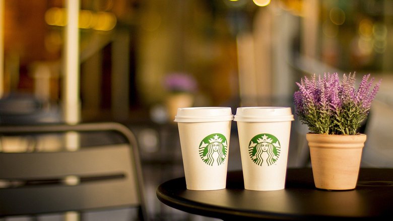 Luckin Coffee sbarca negli Usa: il colosso cinese del caffè minaccia Starbucks