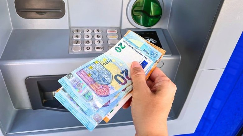 Vuoi pagare fino a 10.000 euro in contanti? Scatta la tassa da 500 euro
