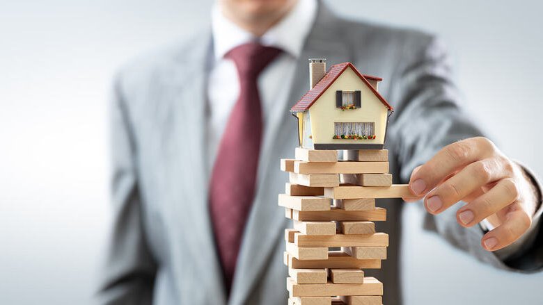 Le obbligazioni crollano, l'immobiliare sale. Conviene investire nel mattone?
