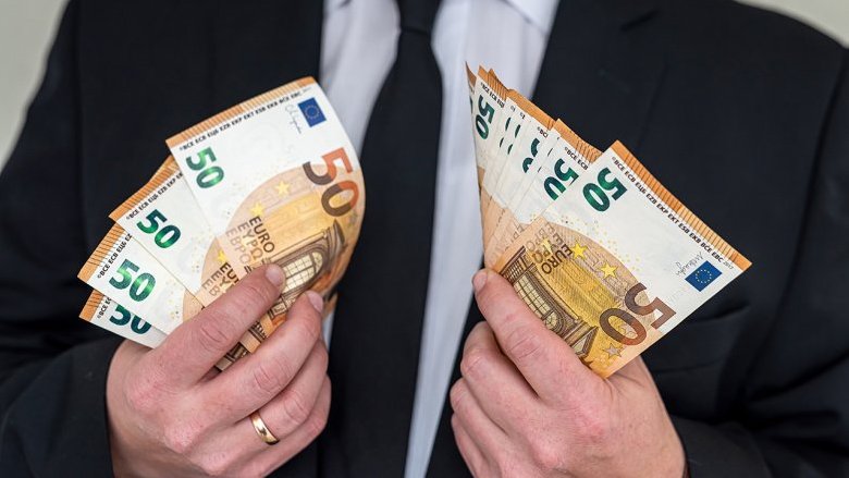 Salari reali in Italia: perché il gap generazionale è il più alto d'Europa? 