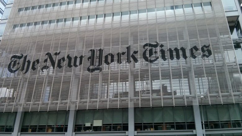 Il New York Times contro l'IA: vietato l'utilizzo dei suoi articoli per addestrare i modelli di intelligenza artificiale