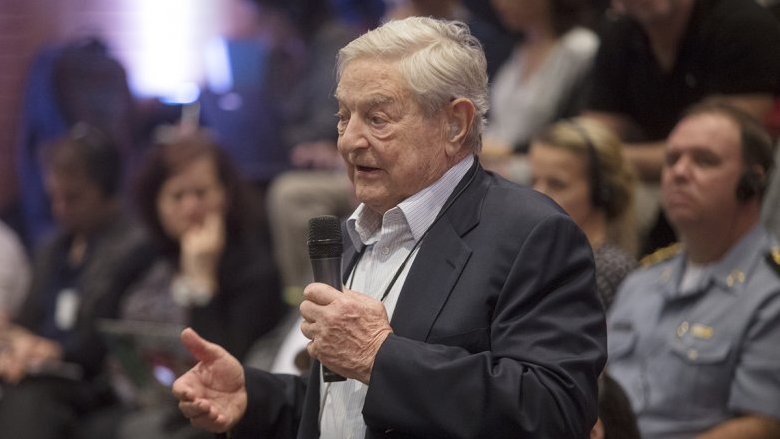 Le reti di George Soros e David Brock dietro l'assalto giudiziario a Trump