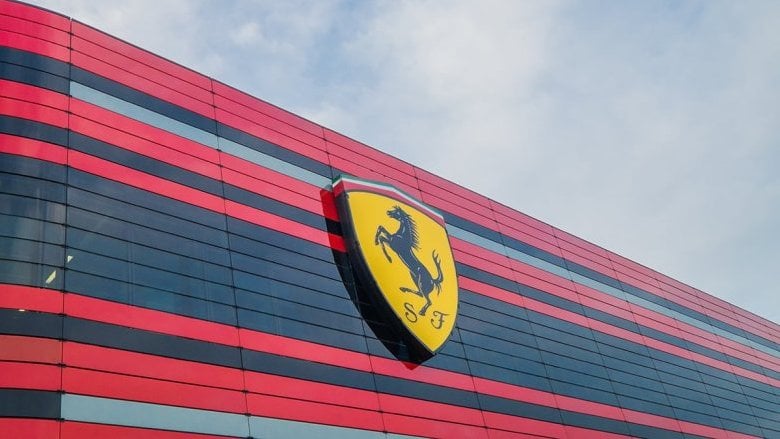 Azioni Ferrari, trimestrale solida ma il titolo scivola. Conviene comprare ora?