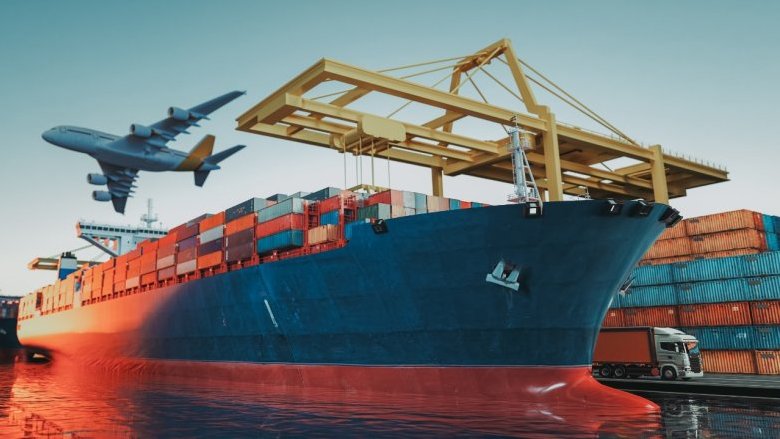 Dazi e scorte cambiano i flussi globali. L'Italia ne approfitta, gli USA no