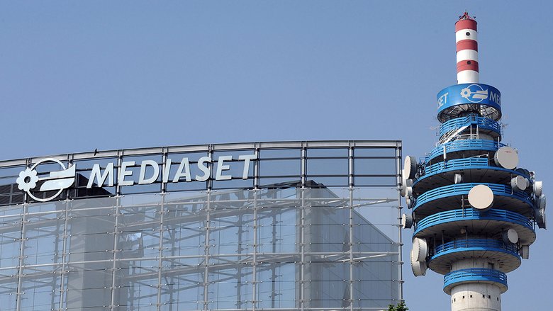 L'uscita di Vivendi da Tim apre a un nuovo assalto a Mediaset?