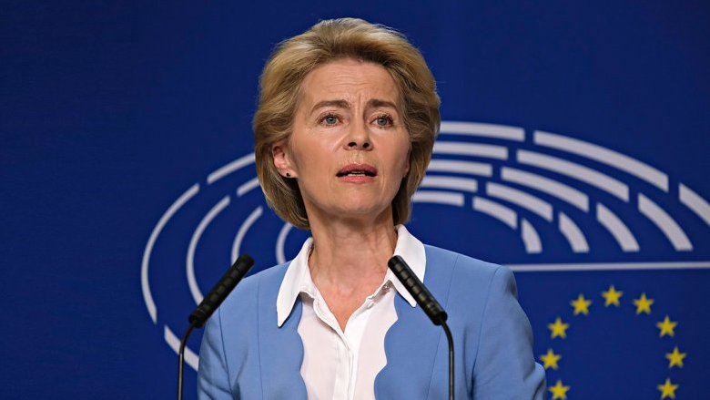 Vaccini: Ursula von der Leyen denunciata per i contratti con Pfizer