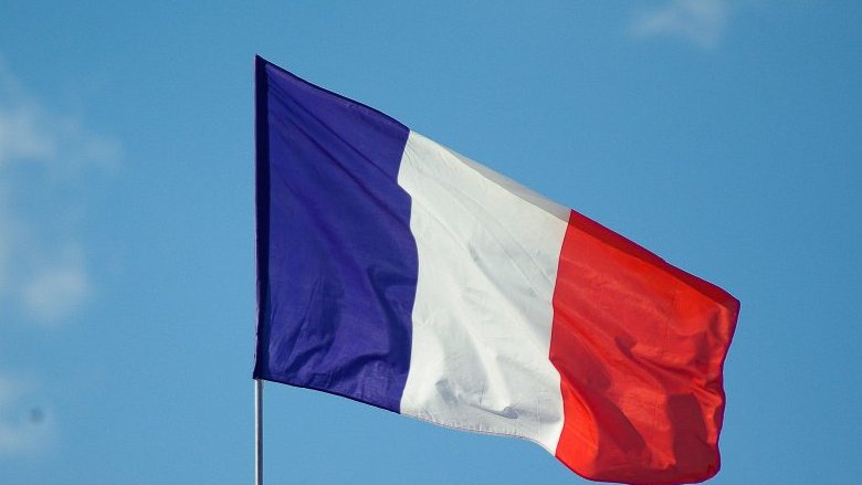 Francia in bilico tra crisi politica e finanziaria. Il debito è una bomba ad orologeria