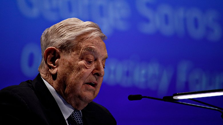 Le donazioni e gli "interessi" di Soros: come funziona il filantrocapitalismo