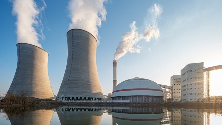 Energia, scontro totale. Parigi sfida le regole europee con 6 nuovi reattori