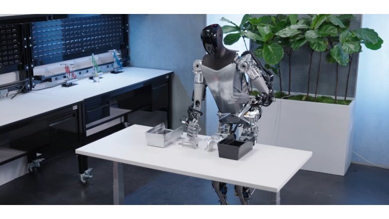 Tesla Bot: un nuovo video torna a mostrare il robot umanoide Optimus in azione