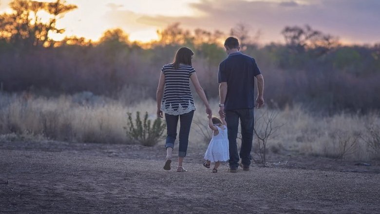 L'Italia della solitudine: senza figli, né padri