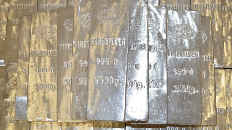 Febbre per l'argento, nuovo record per i prezzi. Le previsioni sbalorditive