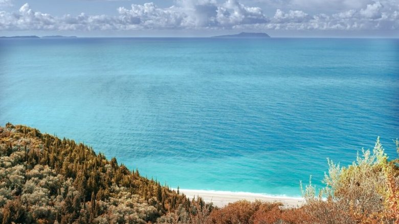 Mare limpido e spiagge da favola: ecco dove l'acqua è davvero eccellente in Europa