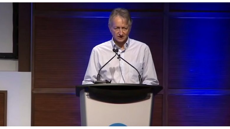 Geoffrey Hinton, padrino dell'intelligenza artificiale, lascia Google per "avvisare dei rischi della IA"