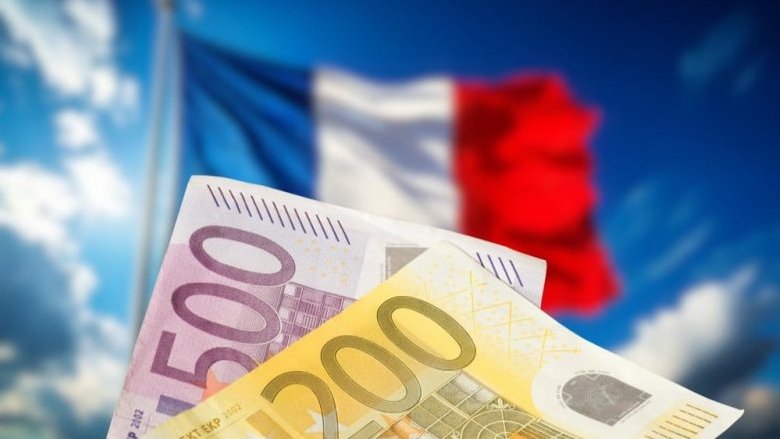 3 titoli di Stato per approfittare della caduta del governo in Francia