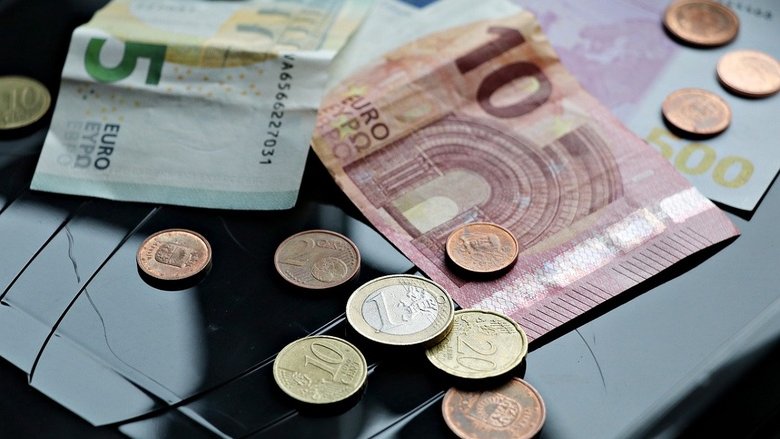 Il Buffett Indicator è a 220%+. Warren Buffett ha 370 miliardi in liquidità. Tu che fai?