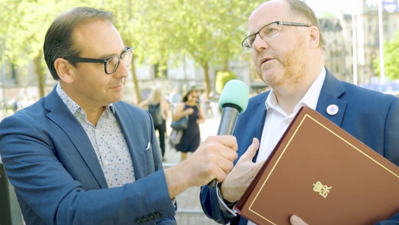 Questo politico inglese si è dimesso perché non riusciva a pagare il mutuo con 120.000 euro l'anno