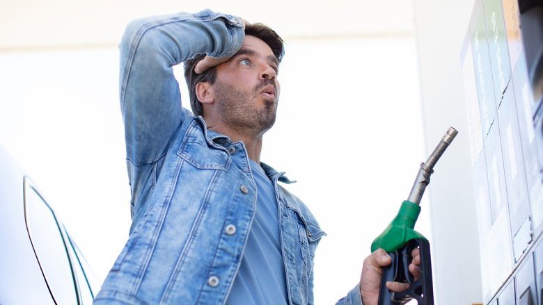 Germania, perché la benzina costa più di 2 euro e nessuno interviene?