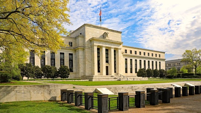 Perché la Fed potrebbe non tagliare i tassi per tutto il 2025