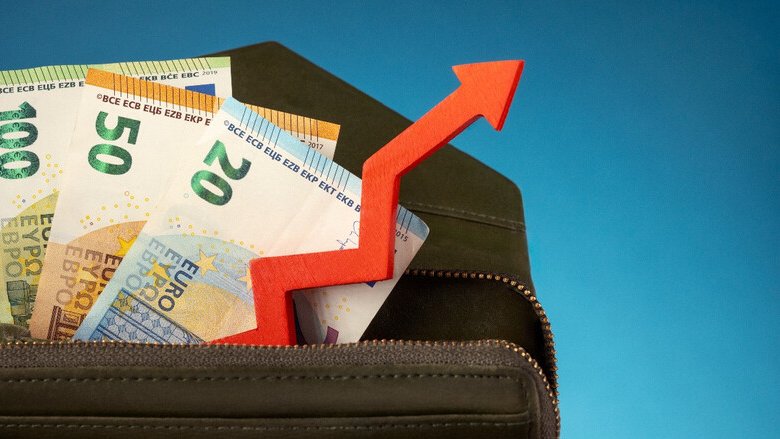 Questo miliardario fa la storia. La sua fortuna ora vale il 60% di Piazza Affari