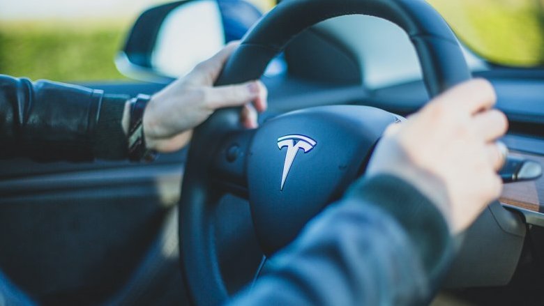  Tesla sotto accusa: un team di lavoro per nascondere i malfunzionamenti delle auto elettriche