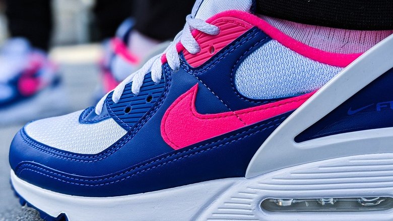 Ecco chi sta battendo la Nike nella guerra delle sneaker